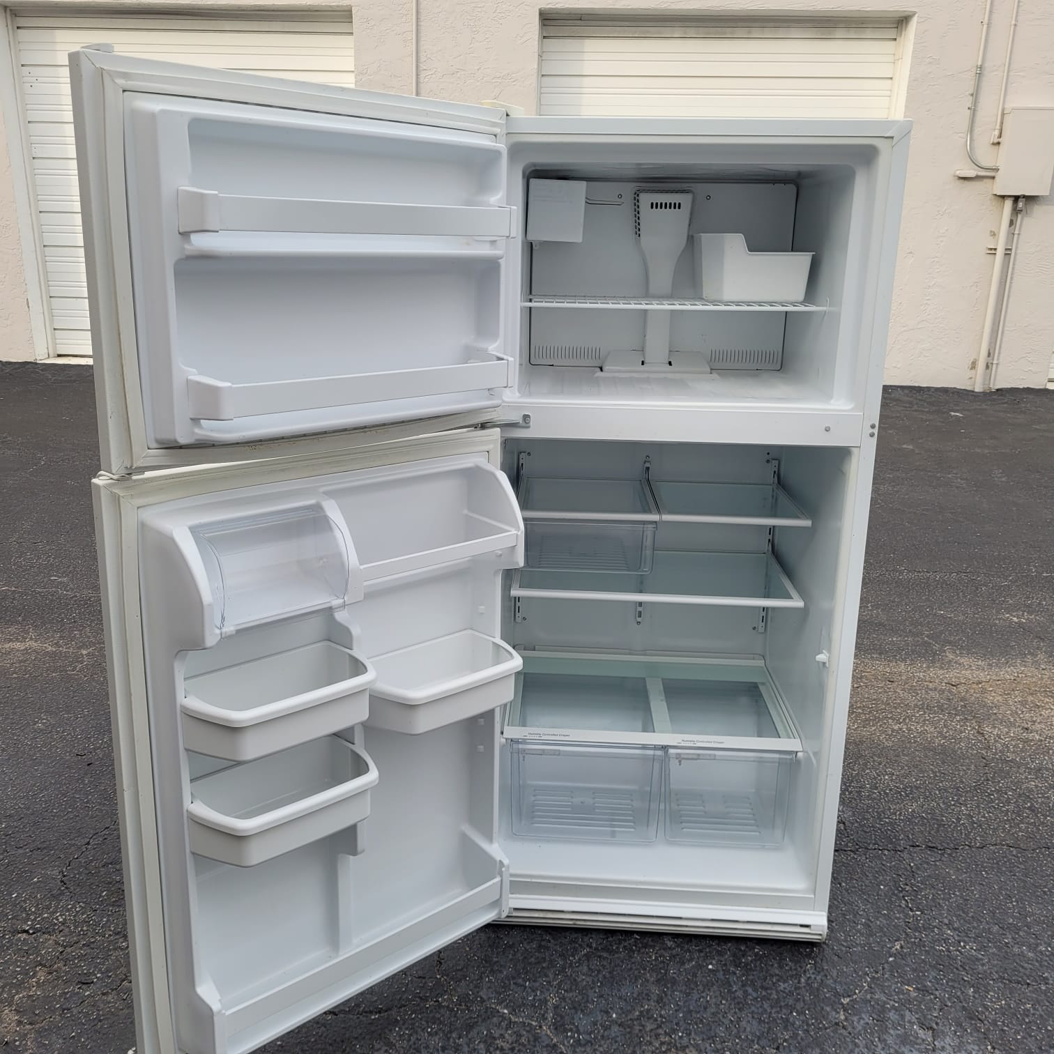 Whirlpool Top and Bottom Refrigerator Whirlpool Top and Bottom Refrigerator